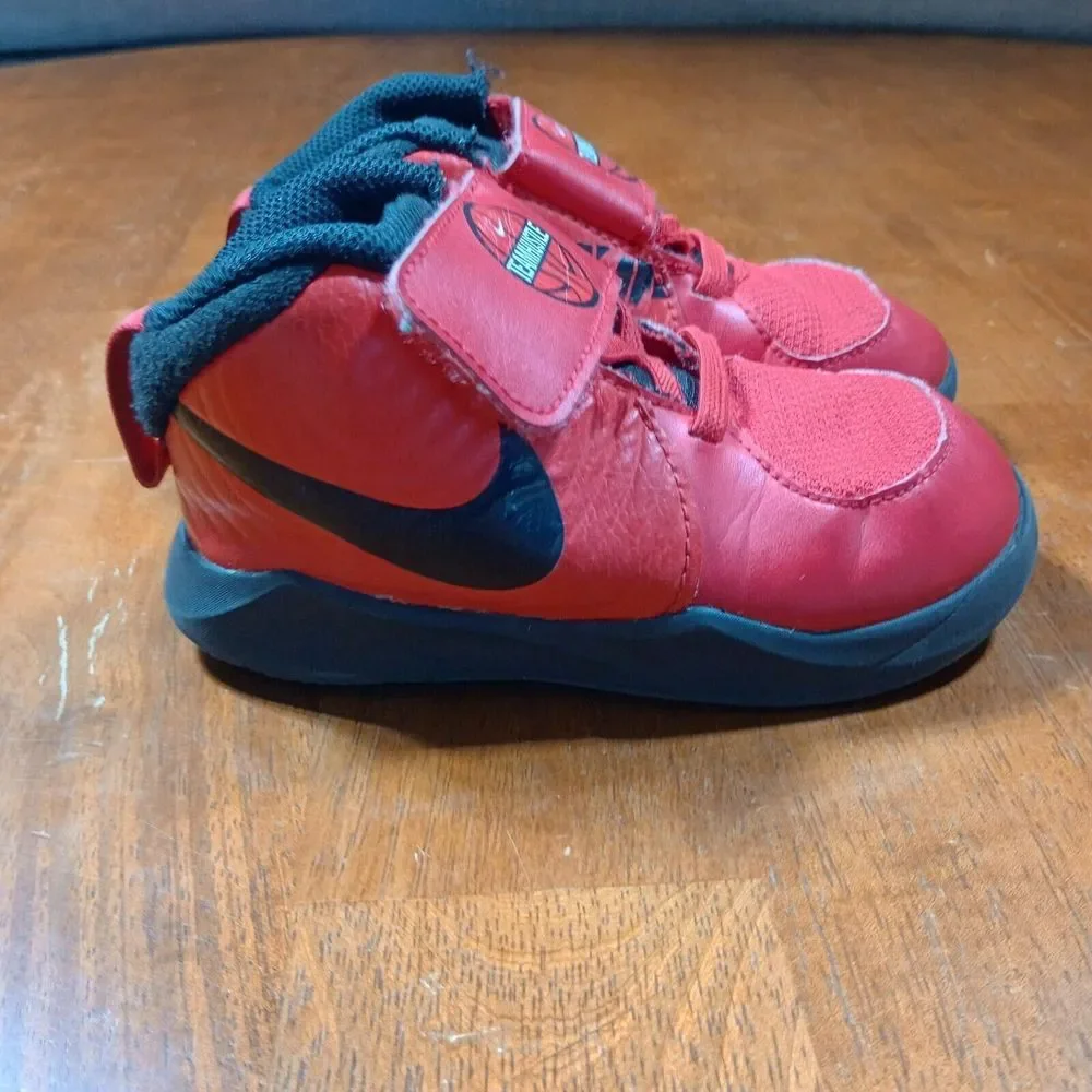 Nike Team Hustle Toddler 8C Tennis Shoes Sneakers Adjustable Strap Red Black Mid